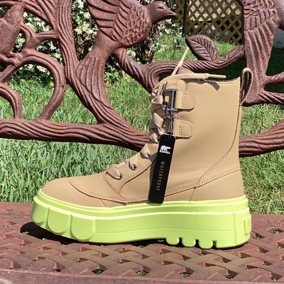 NWT Sorel Caribou X Tan and Neon Green Lace Canoe Tippet Platform Boots - Picture 2 of 9